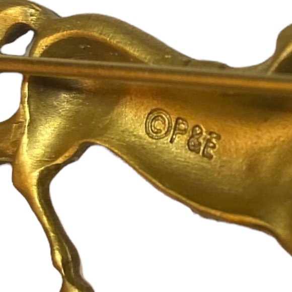 Vintage gold tone rocking horse pin, marked P & E - Picture 2 of 3